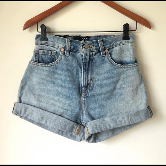 UO BDG Mom High-Rise Blue Jean Denim Shorts 26 - Picture 1 of 8